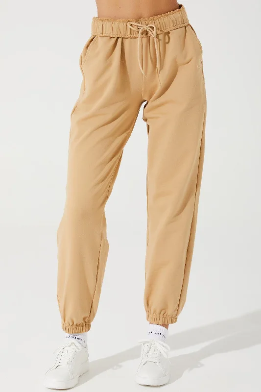 Chic Casual Wardrobe Essentials Woman Janet Sweatpant - Cappuccino